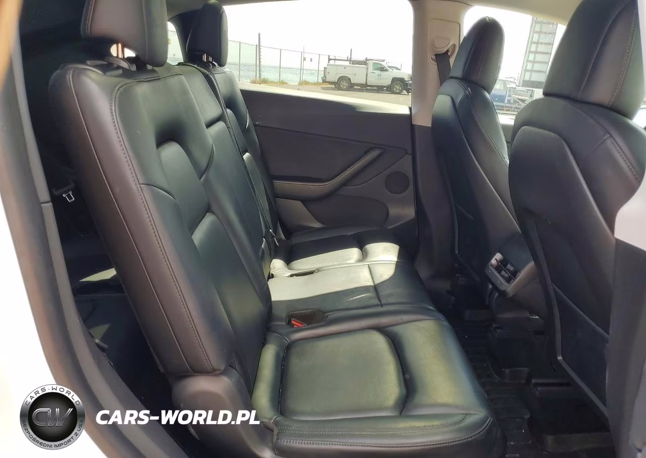 2021 Tesla Model Y VIN:5YJYGAEE4MF251037 - 10