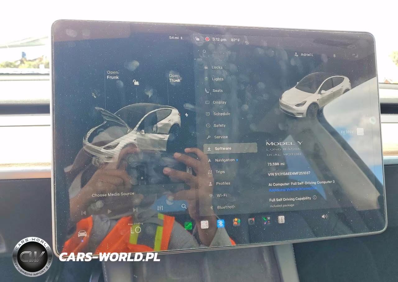 2021 Tesla Model Y VIN:5YJYGAEE4MF251037 - 9