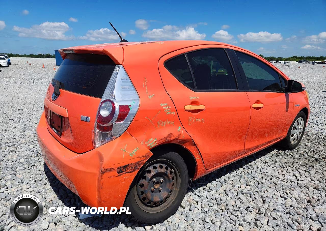 2013 Toyota Prius C One VIN:JTDKDTB31D1050282 - 3