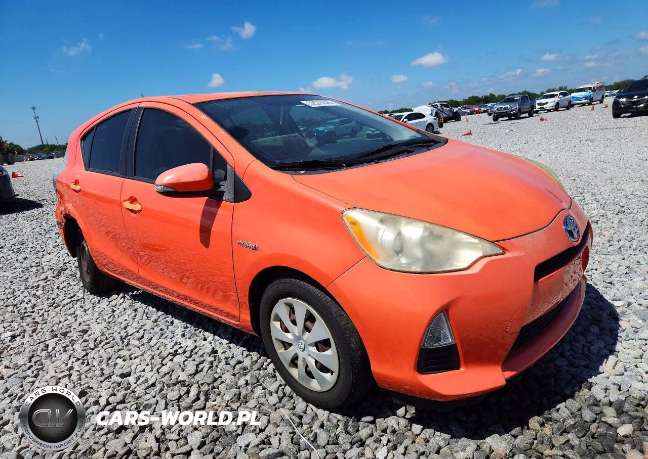 2013 Toyota Prius C One VIN:JTDKDTB31D1050282 - 4