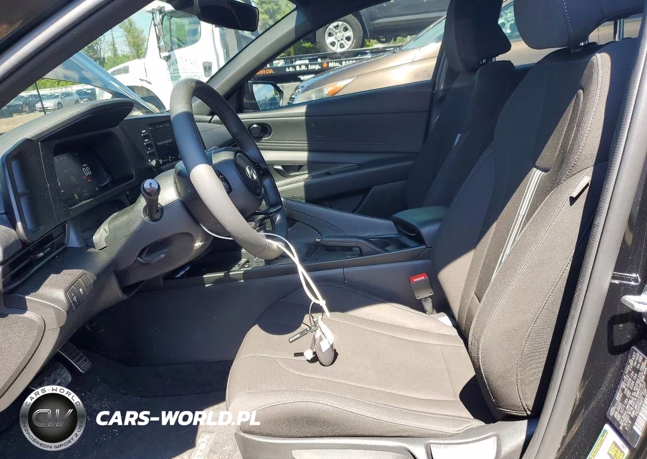 2025 Hyundai Elantra Sel Sport VIN:KMHLM4DG1SU021737 - 7