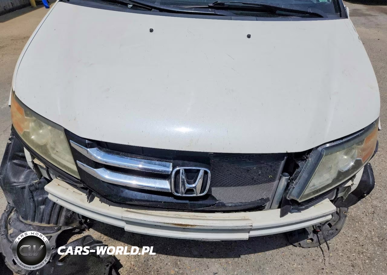 2015 Honda Odyssey Touring VIN:5FNRL5H96FB094040 - 12