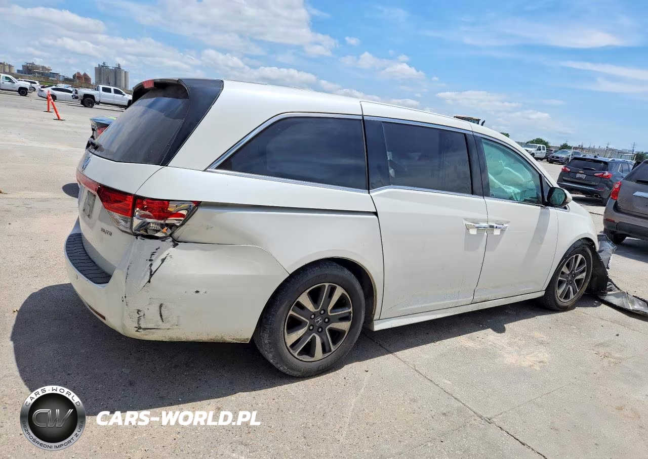 2015 Honda Odyssey Touring VIN:5FNRL5H96FB094040 - 3