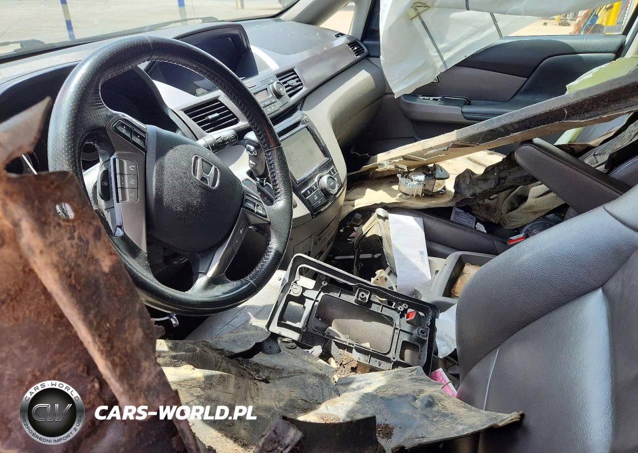 2015 Honda Odyssey Touring VIN:5FNRL5H96FB094040 - 8