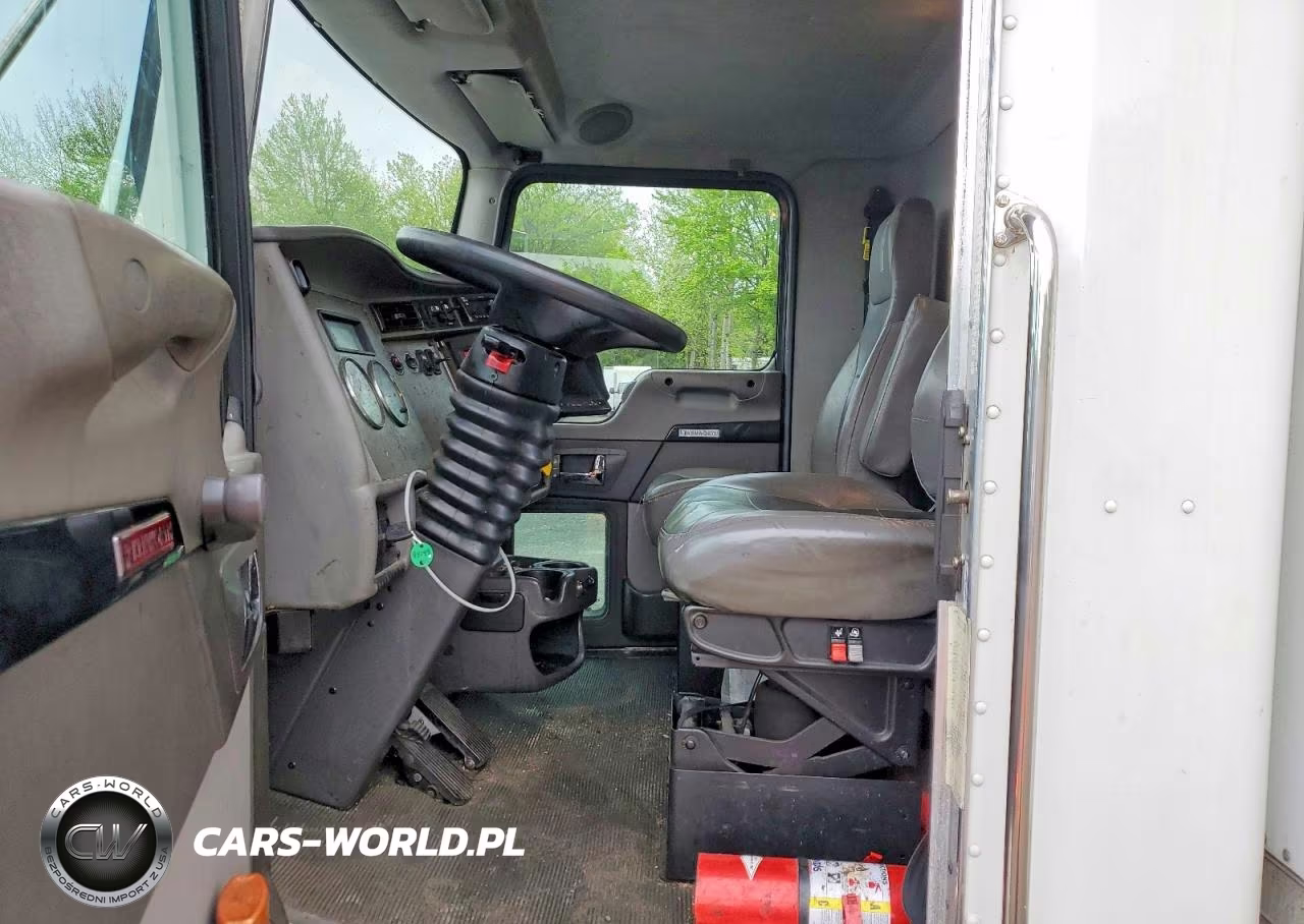 2017 Kenworth T330 Box Truck VIN:2NKHHM6X1HM162417 - 7