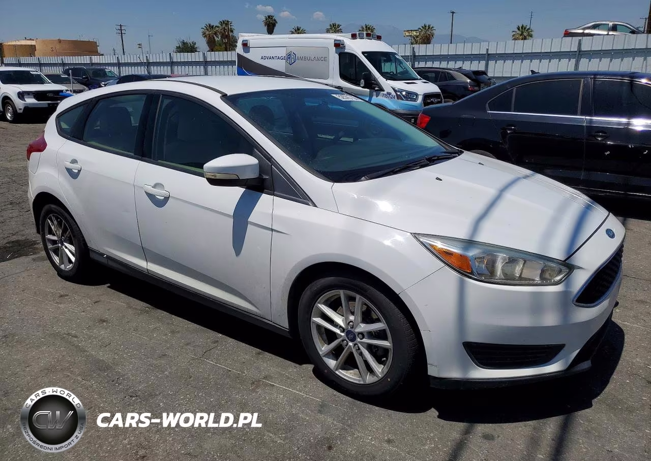 2017 Ford Focus Se VIN:1FADP3K20HL248052 - 4
