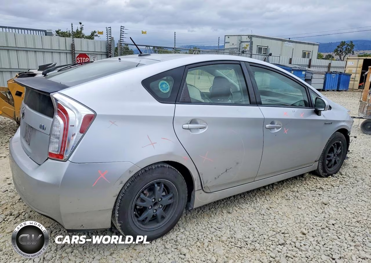 2014 Toyota Prius Four VIN:JTDKN3DUXE0377256 - 3