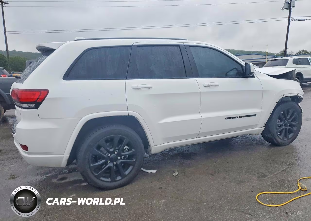 2018 Jeep Grand Cherokee Laredo VIN:1C4RJEAG1JC433646 - 3