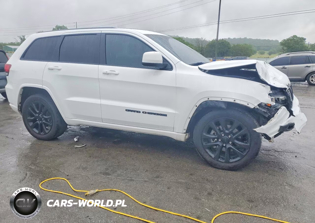 2018 Jeep Grand Cherokee Laredo VIN:1C4RJEAG1JC433646 - 4
