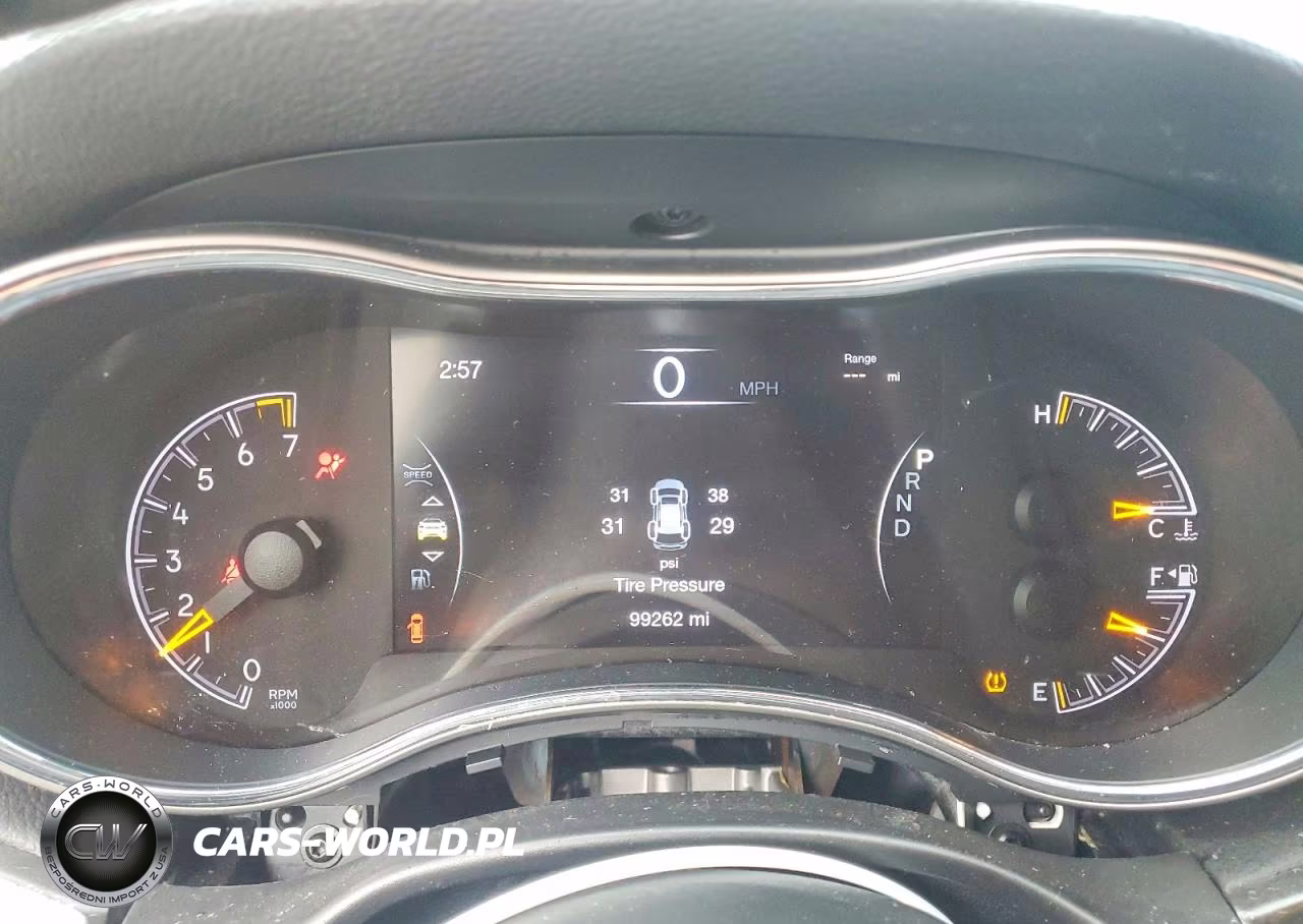 2018 Jeep Grand Cherokee Laredo VIN:1C4RJEAG1JC433646 - 9