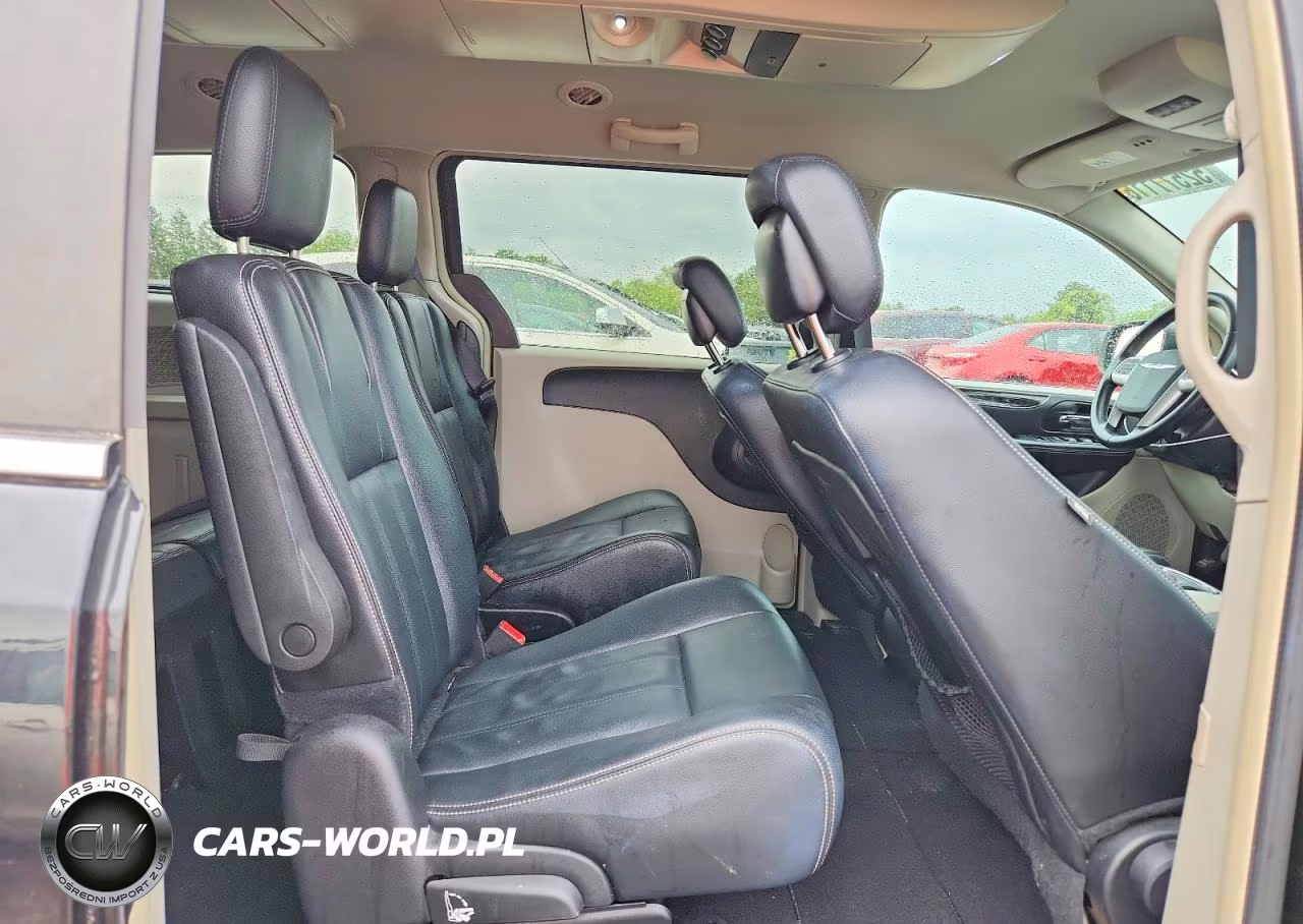 2015 Chrysler Town & Country Touring VIN:2C4RC1BGXFR752219 - 11