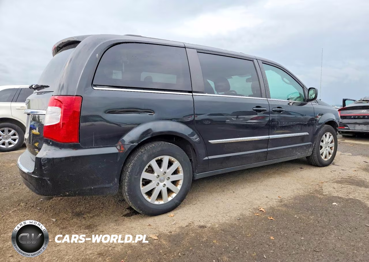 2015 Chrysler Town & Country Touring VIN:2C4RC1BGXFR752219 - 3