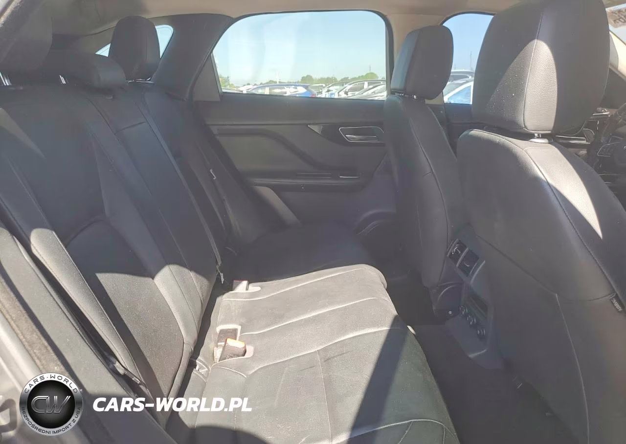 2018 Jaguar F-Pace Premium VIN:SADCJ2GX0JA235636 - 11