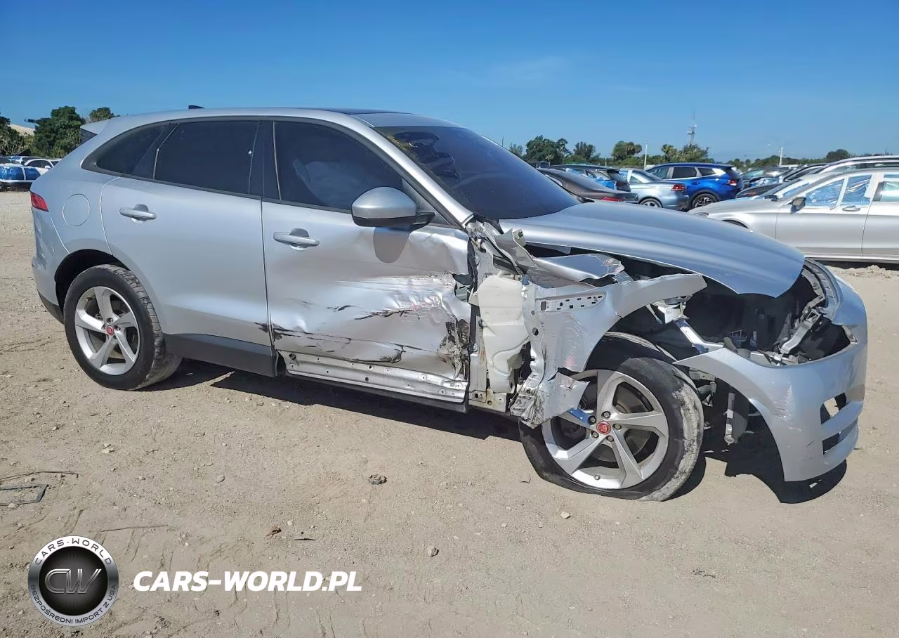 2018 Jaguar F-Pace Premium VIN:SADCJ2GX0JA235636 - 4