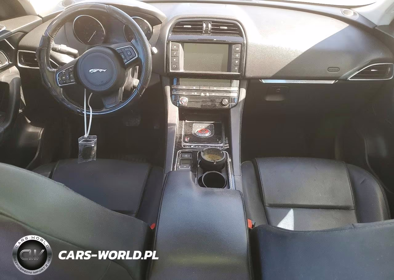 2018 Jaguar F-Pace Premium VIN:SADCJ2GX0JA235636 - 8