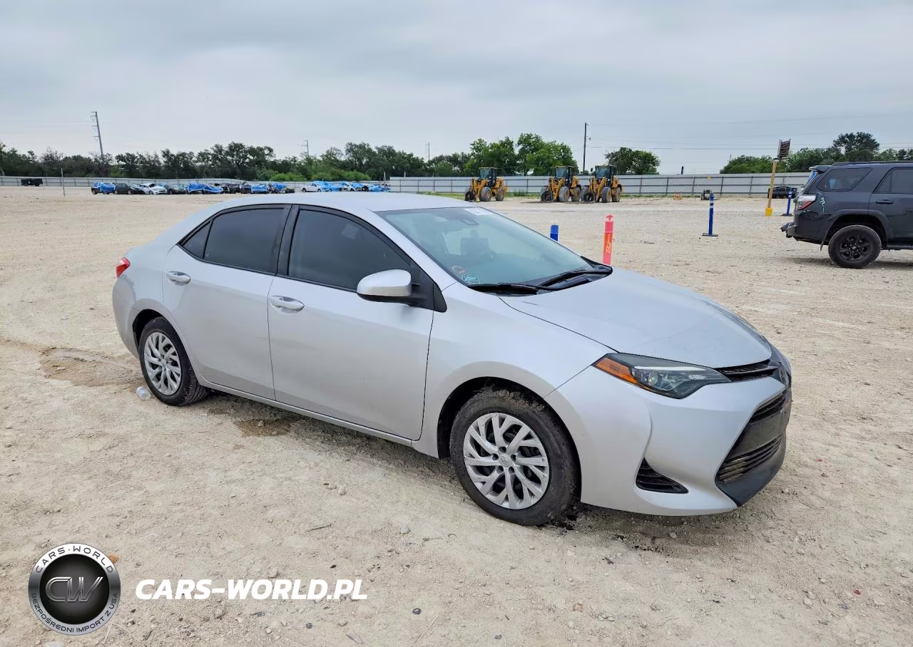 2018 Toyota Corolla Le VIN:5YFBURHEXJP789069 - 4