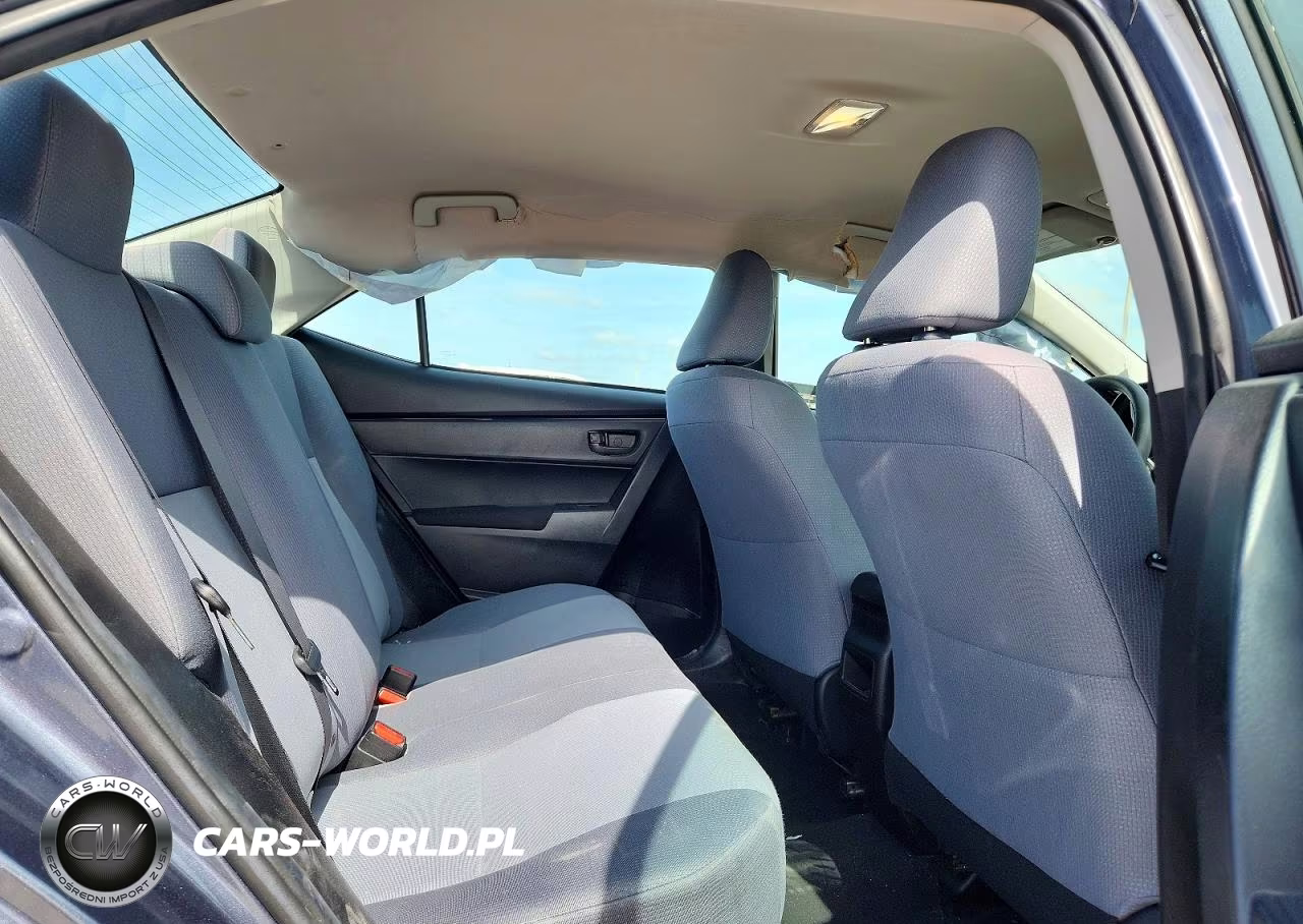 2018 Toyota Corolla L VIN:5YFBURHE9JP798622 - 10