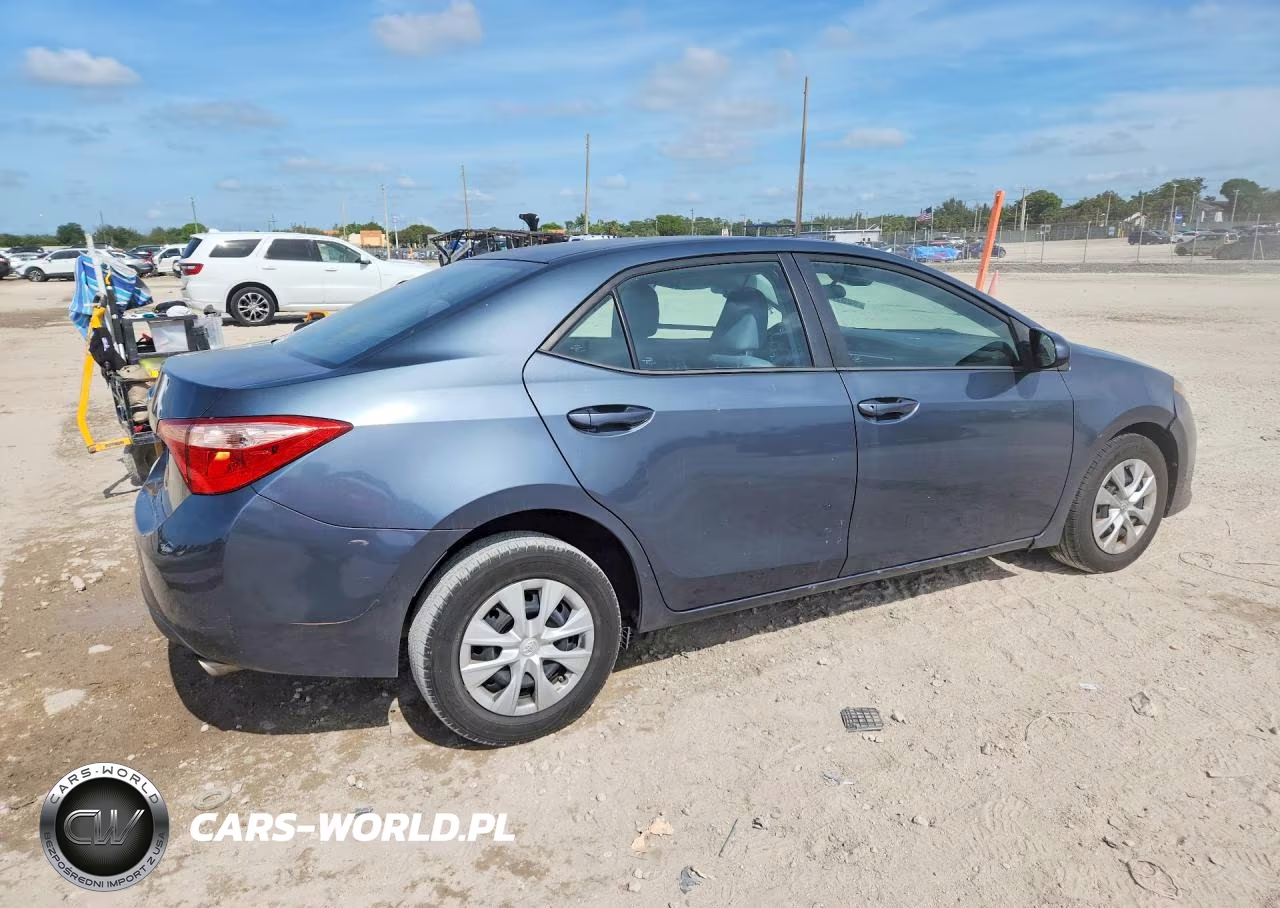2018 Toyota Corolla L VIN:5YFBURHE9JP798622 - 3