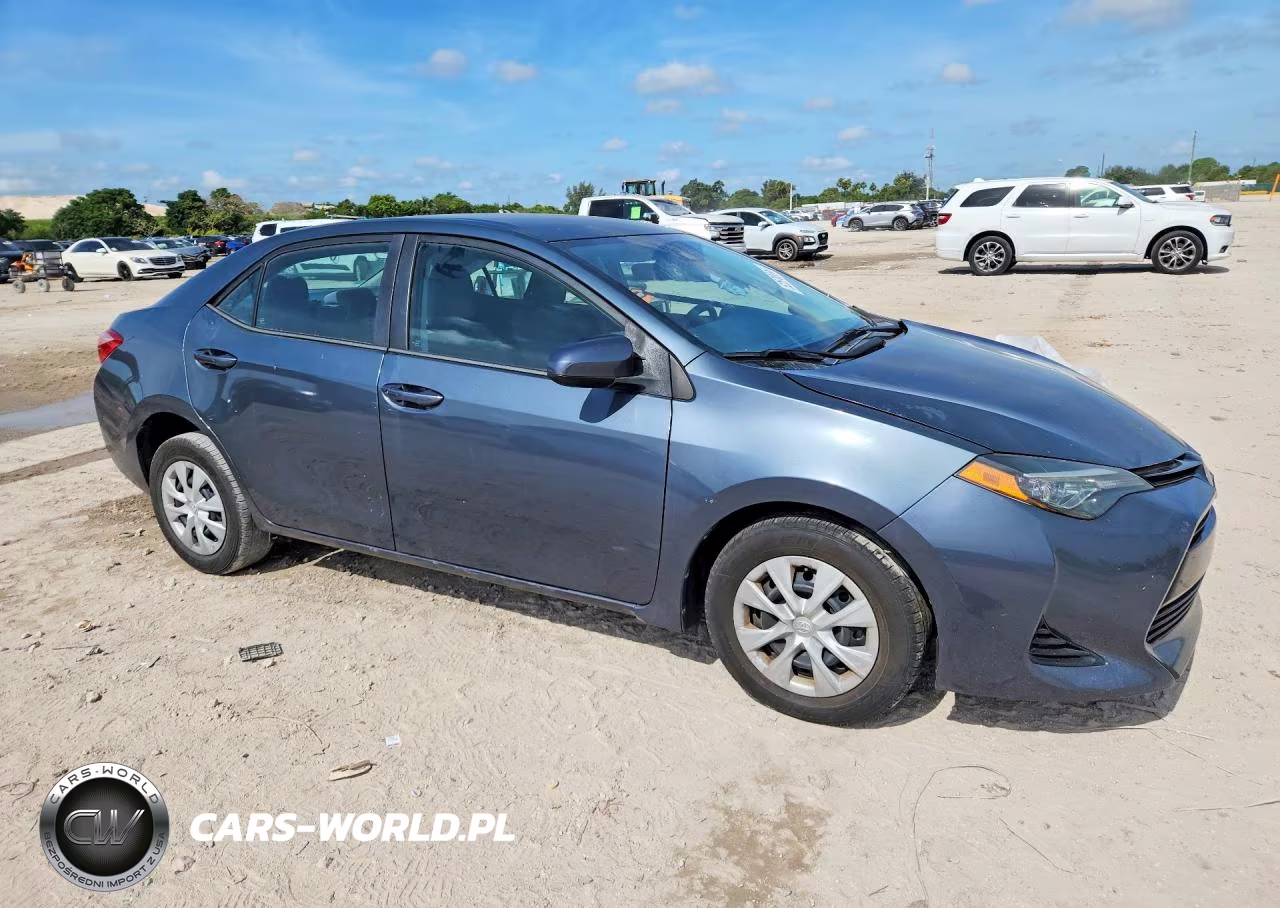 2018 Toyota Corolla L VIN:5YFBURHE9JP798622 - 4
