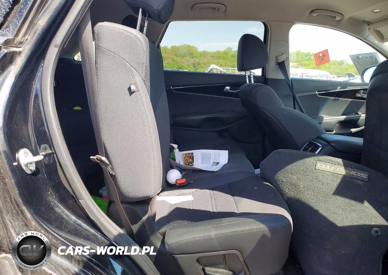2019 Kia Sorento L VIN:5XYPG4A34KG582367 - 11