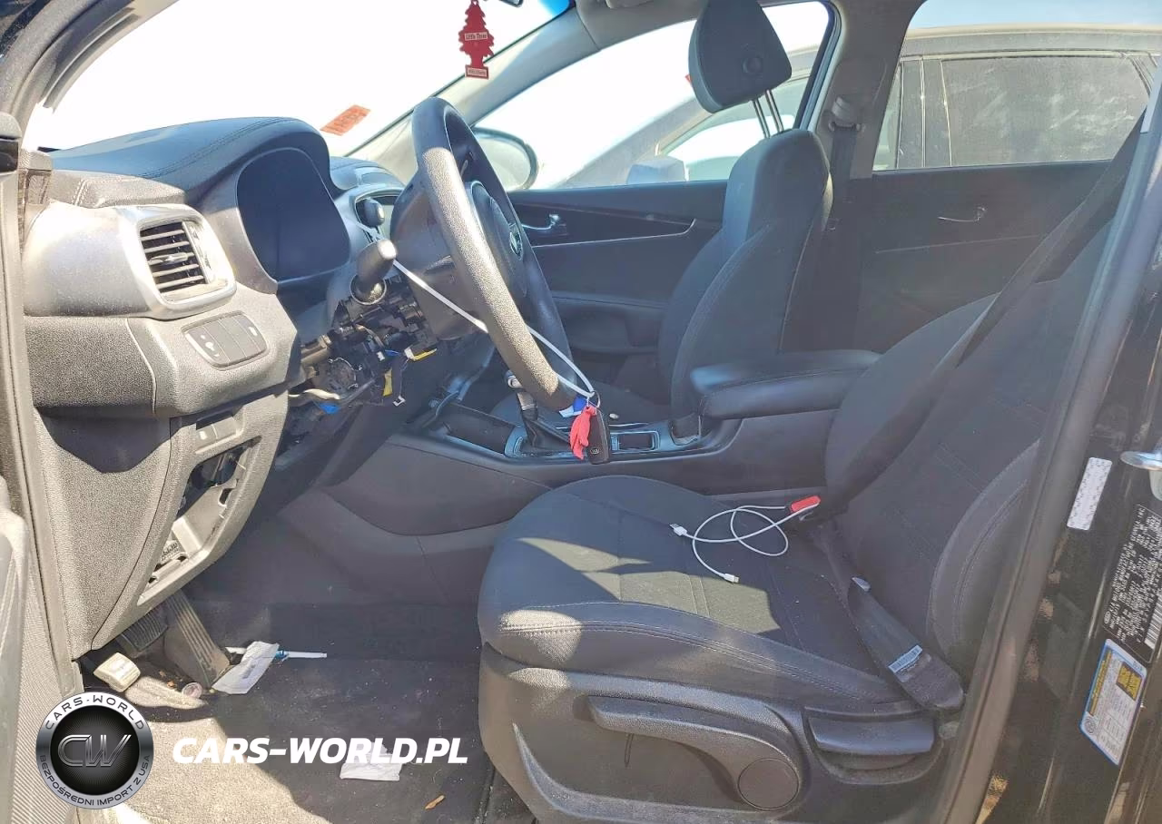 2019 Kia Sorento L VIN:5XYPG4A34KG582367 - 7