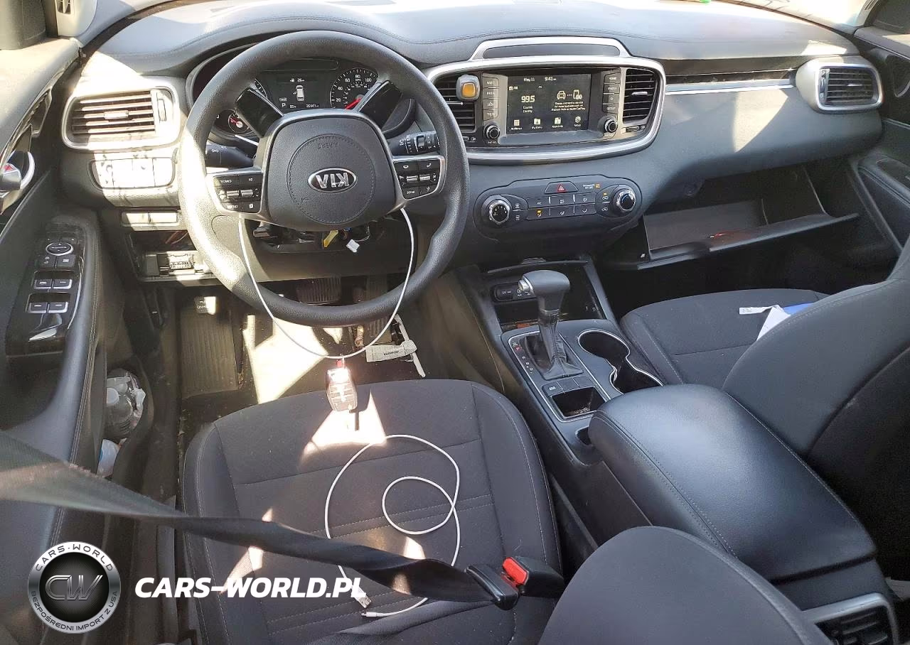 2019 Kia Sorento L VIN:5XYPG4A34KG582367 - 8