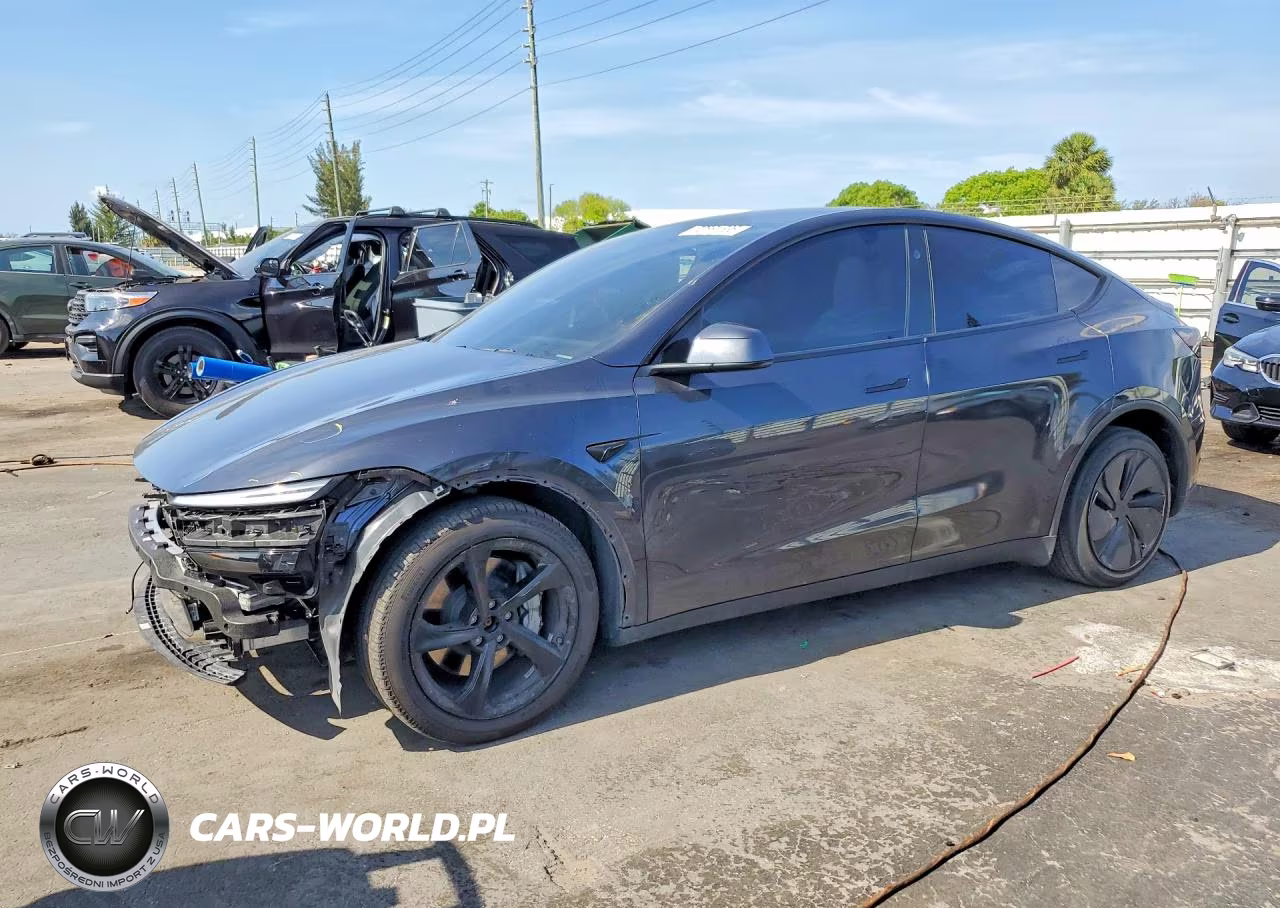 2026 Tesla Model Y – zdjęcie 1 z 14