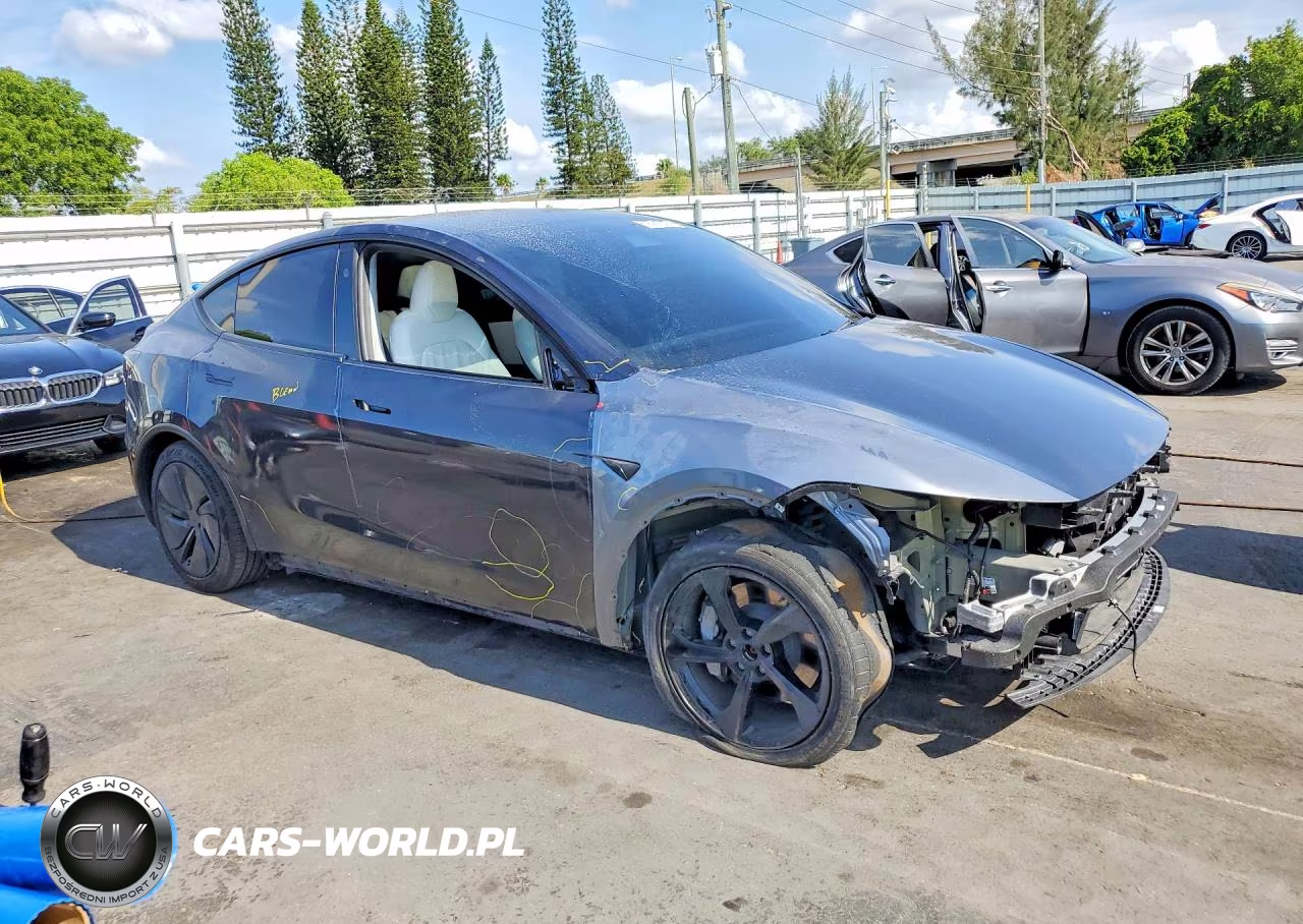 2026 Tesla Model Y VIN:7SAYGDEE1TA388288 - 4