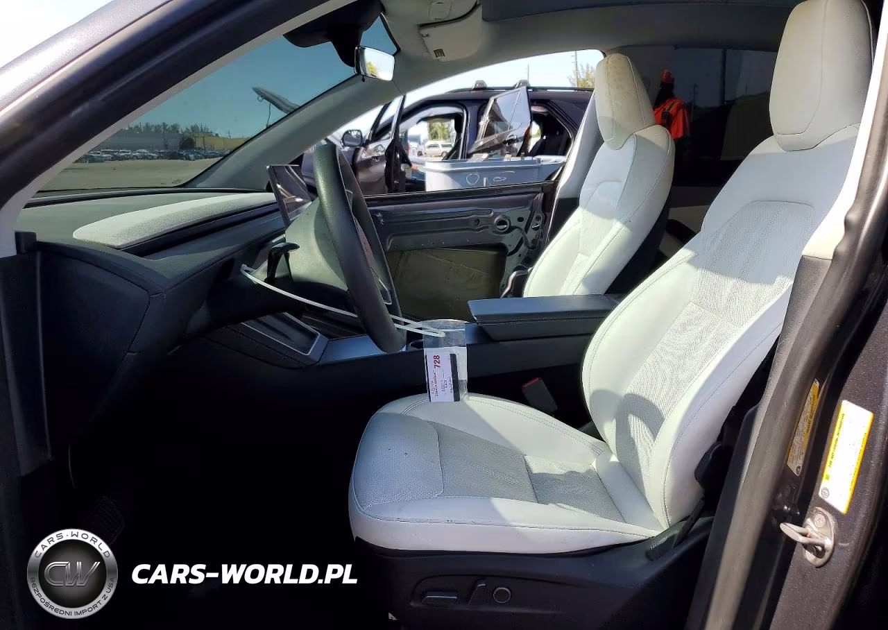 2026 Tesla Model Y VIN:7SAYGDEE1TA388288 - 7