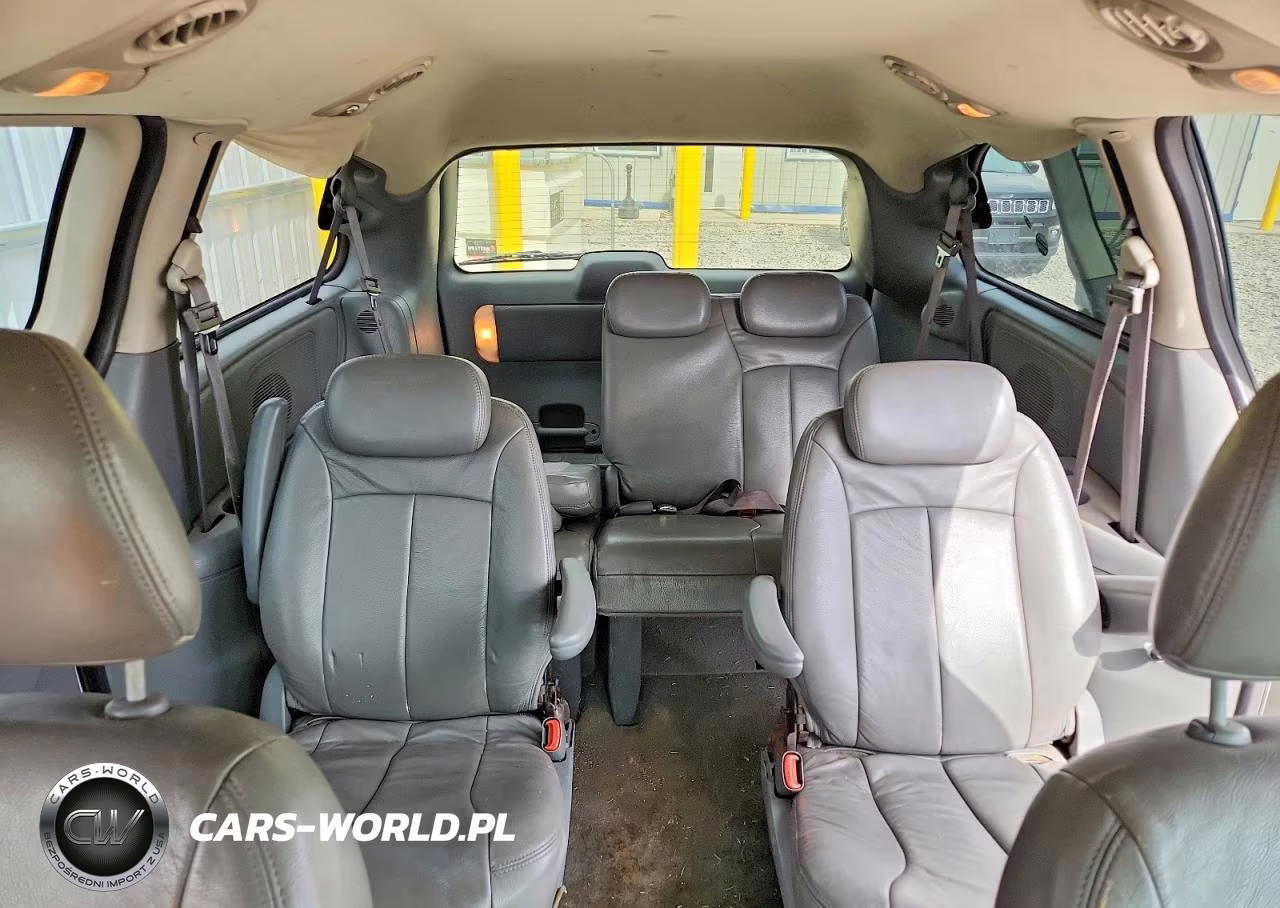 2006 Chrysler Town & Country Touring VIN:2A8GP54L06R655827 - 10