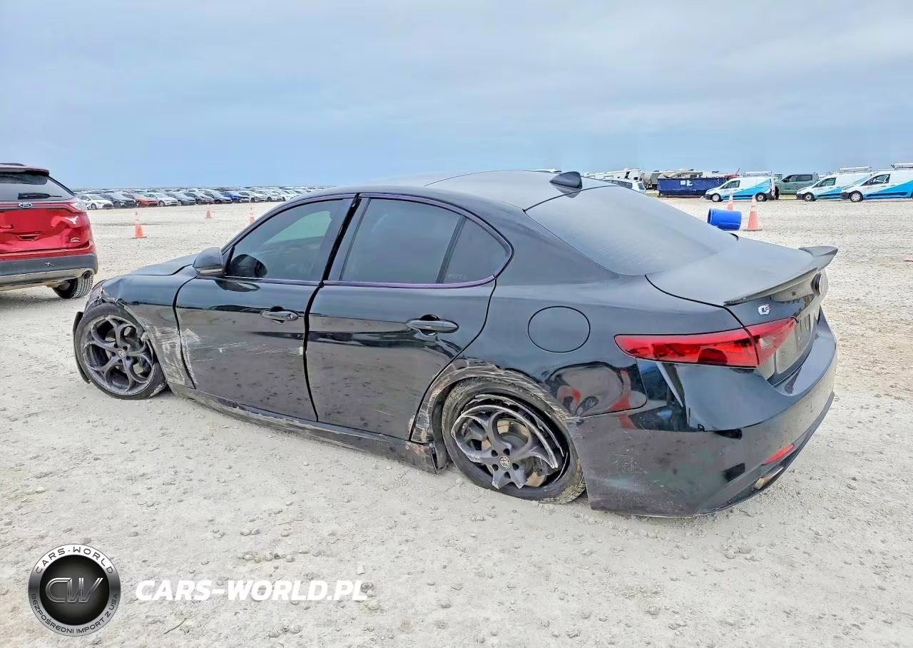 2018 Alfa Romeo Giulia Ti VIN:ZARFAECN8J7599479 - 2