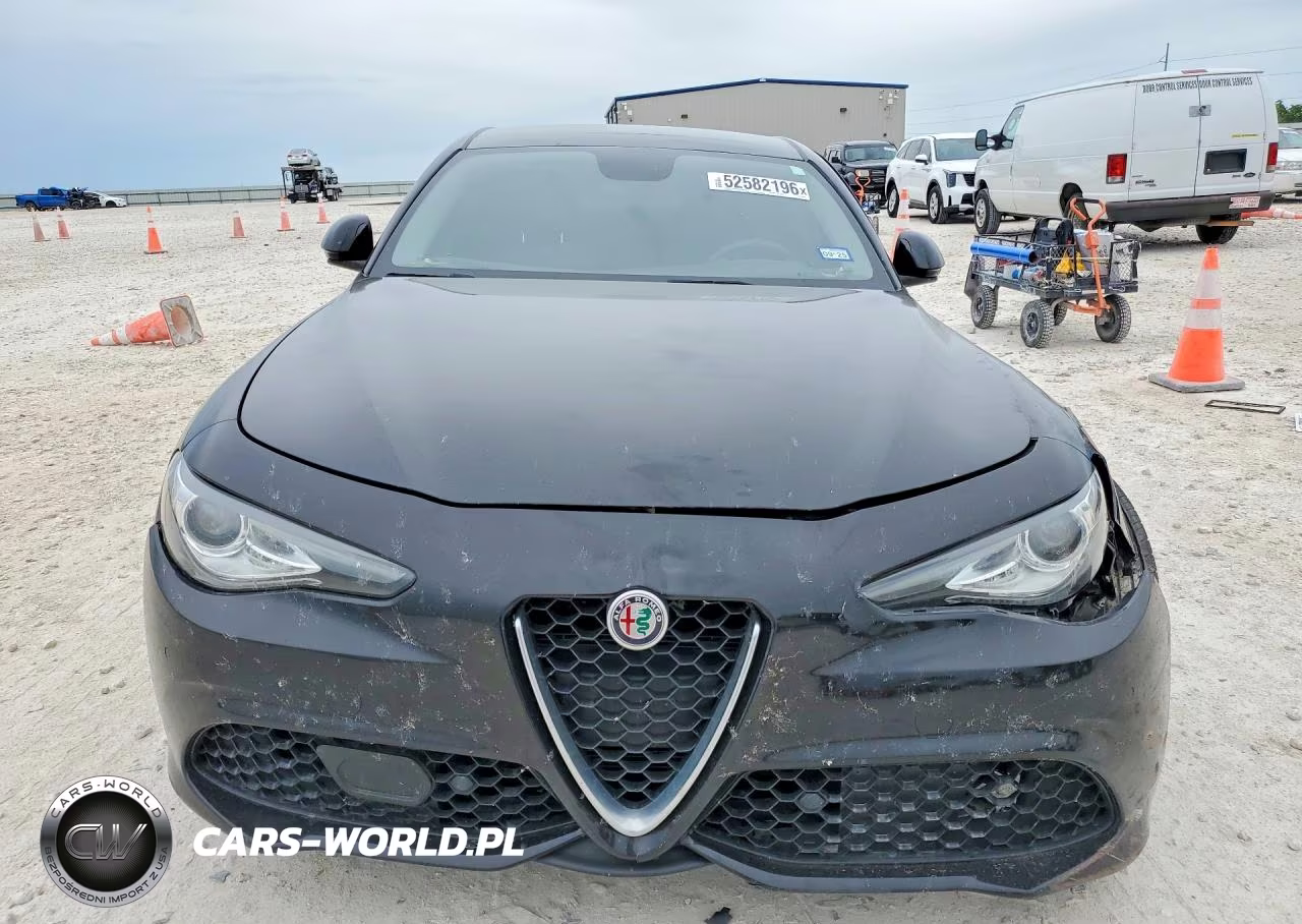 2018 Alfa Romeo Giulia Ti VIN:ZARFAECN8J7599479 - 5