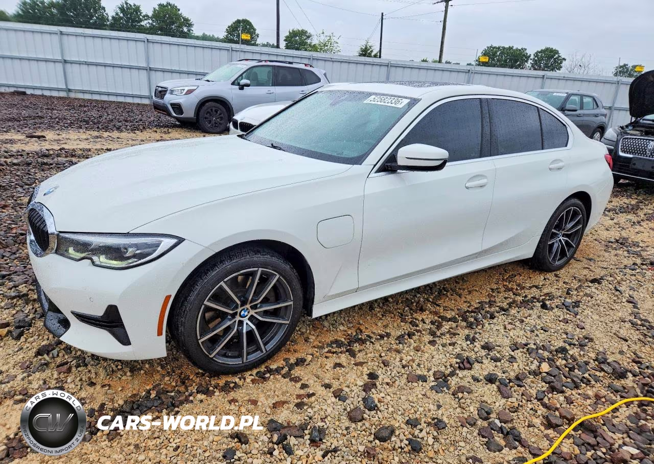 2021 BMW 330Xe