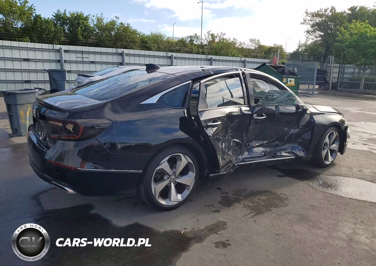 2018 Honda Accord Touring VIN:1HGCV1F97JA005185 - 3