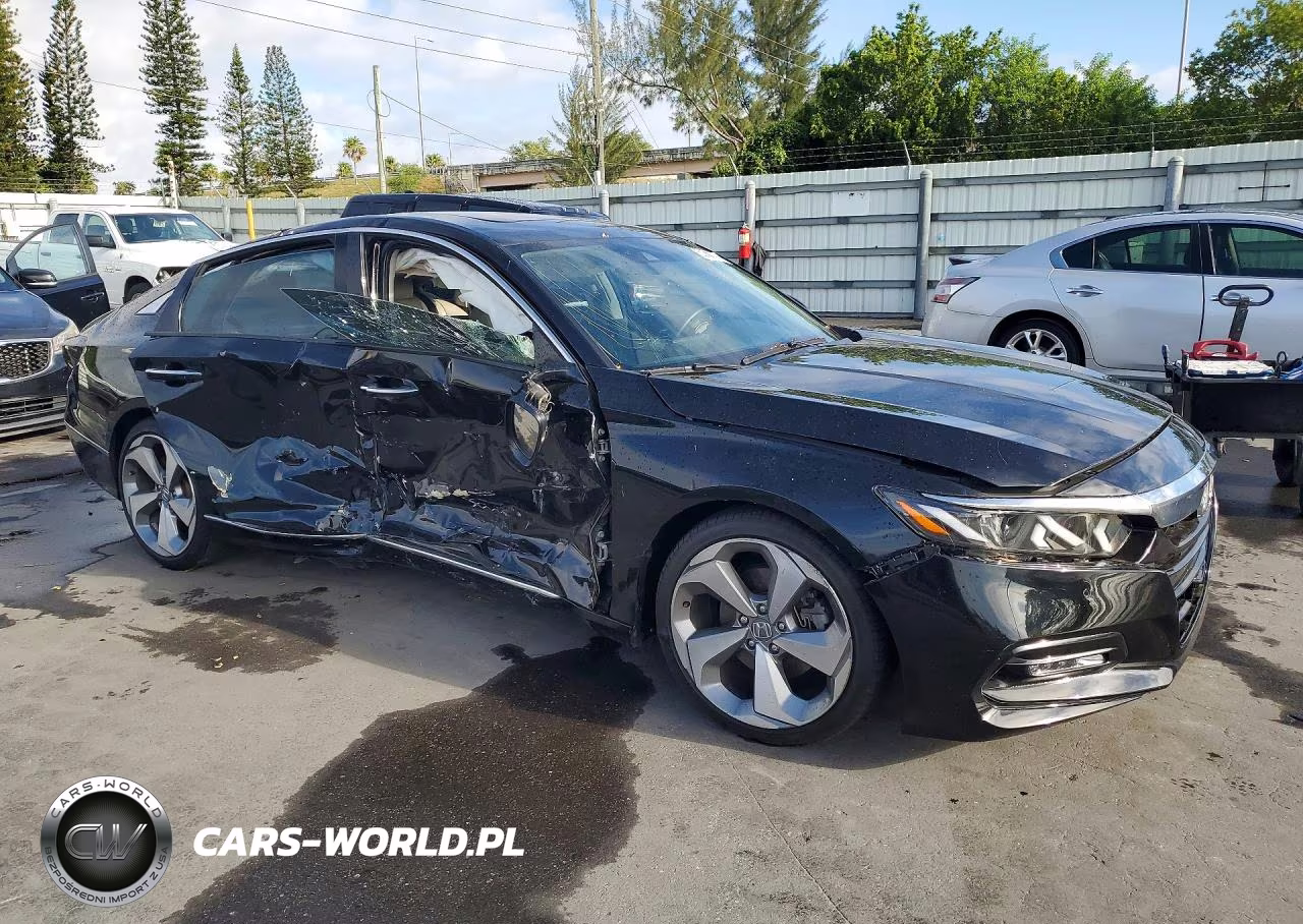 2018 Honda Accord Touring VIN:1HGCV1F97JA005185 - 4