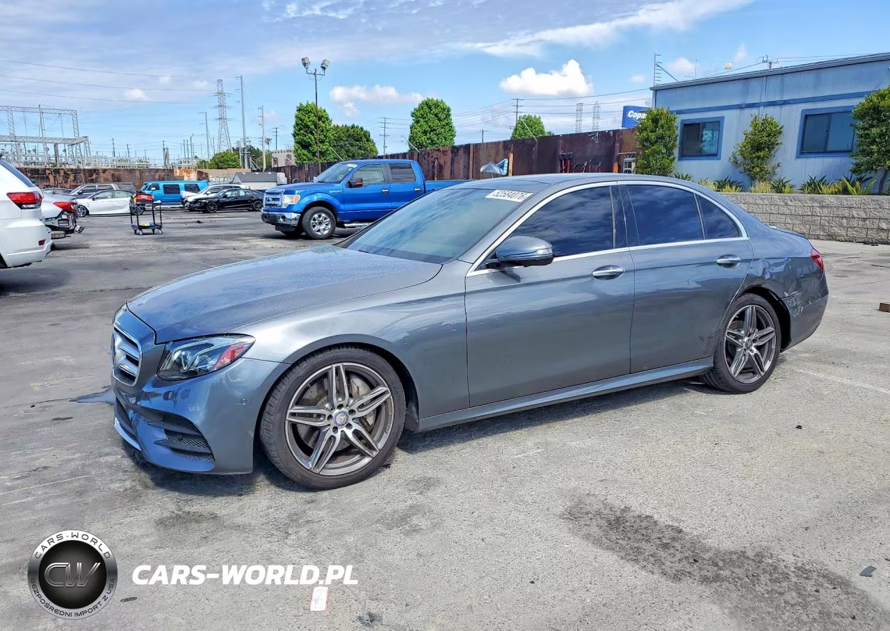2017 Mercedes-Benz E 300 – zdjęcie 1 z 12