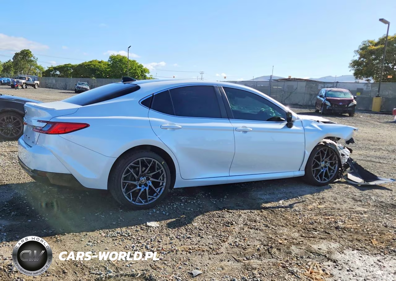 2025 Toyota Camry Xle VIN:4T1DAACK6SU586180 - 3