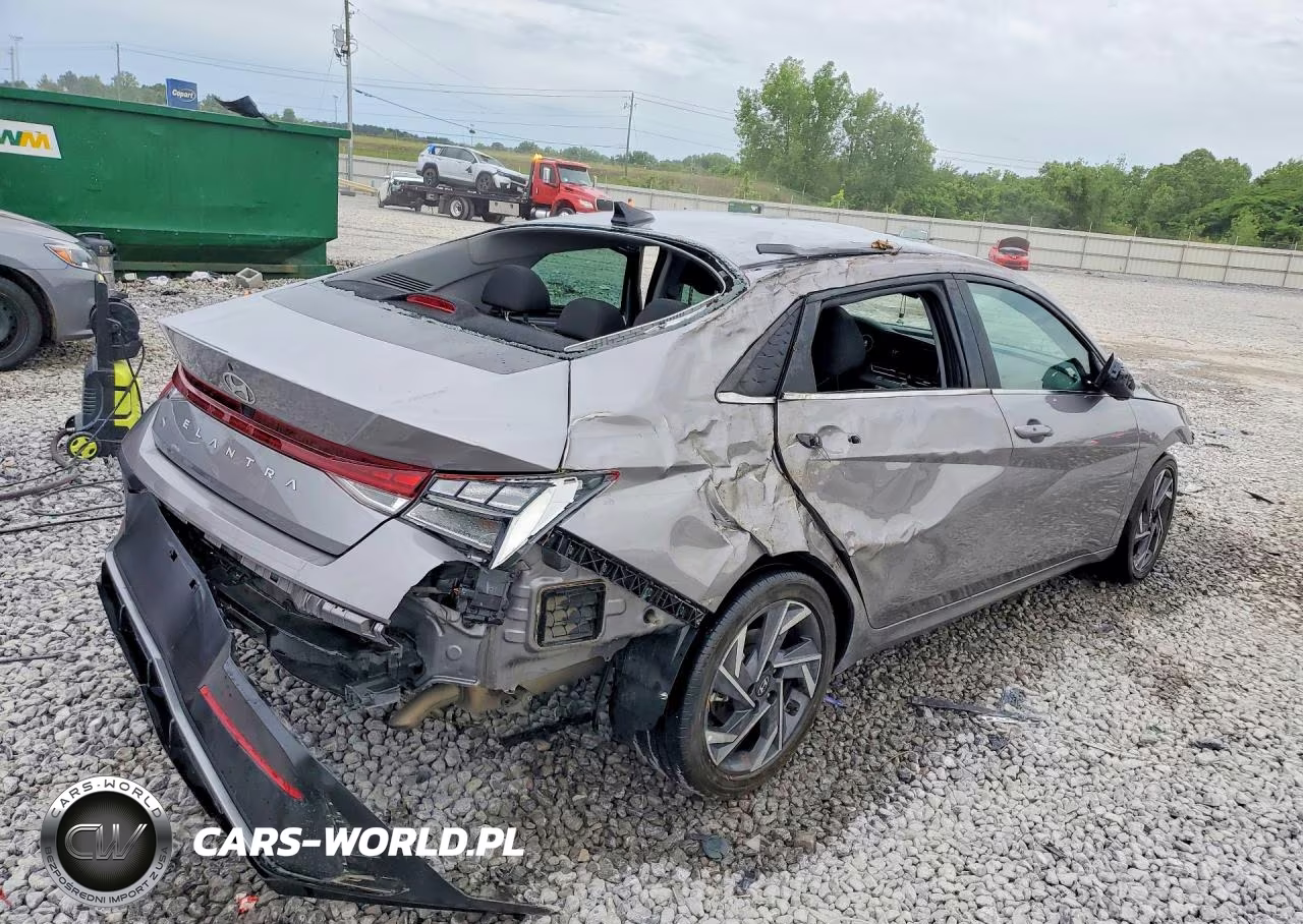 2025 Hyundai Elantra Sel VIN:KMHLS4DG7SU943113 - 3