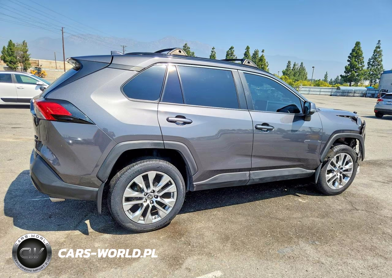 2023 Toyota Rav4 Xle Premium VIN:2T3A1RFV3PW345246 - 3