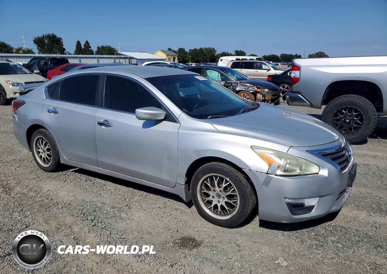 2014 Nissan Altima 2.5 S VIN:1N4AL3AP3EN366205 - 4