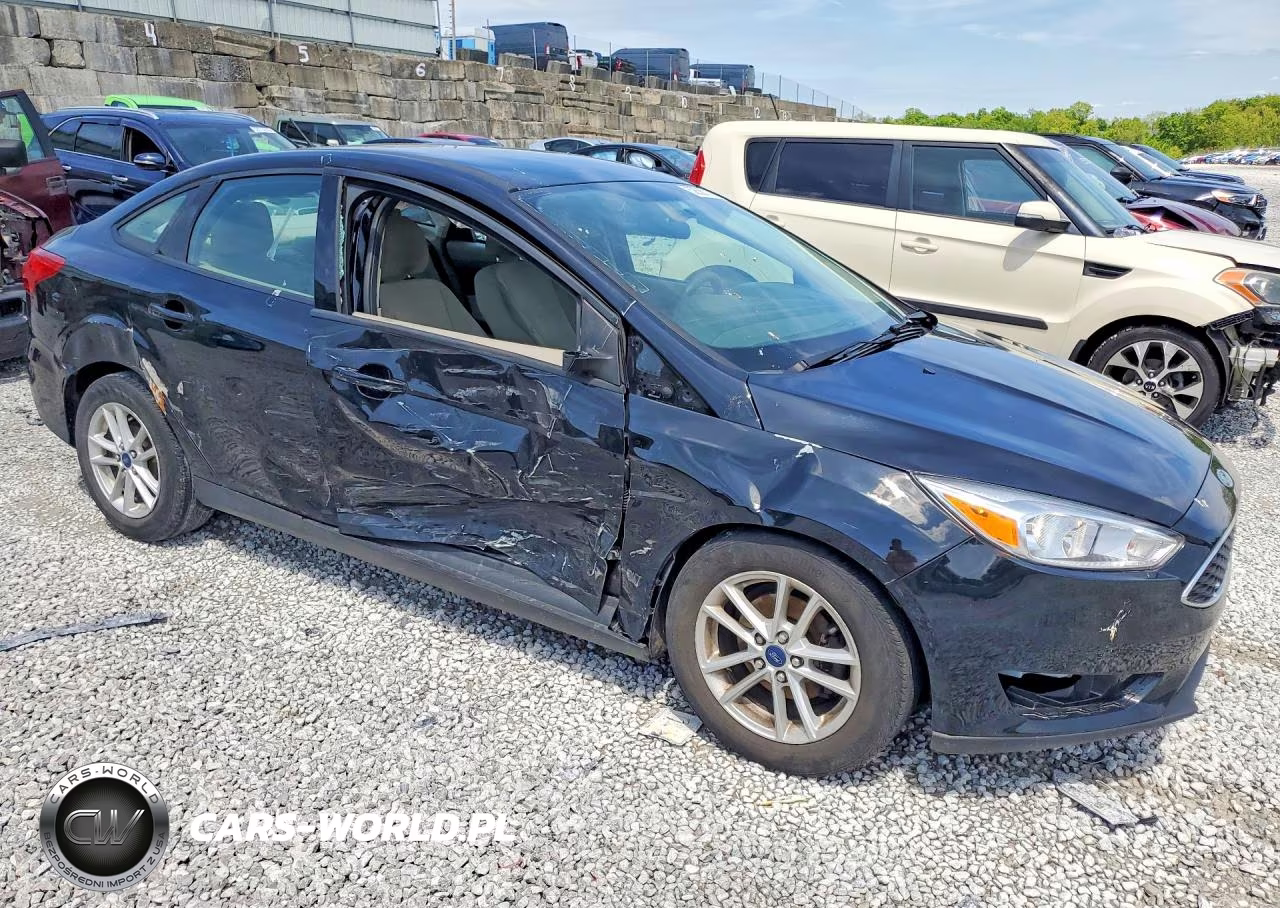 2017 Ford Focus Se VIN:1FADP3F28HL318181 - 4