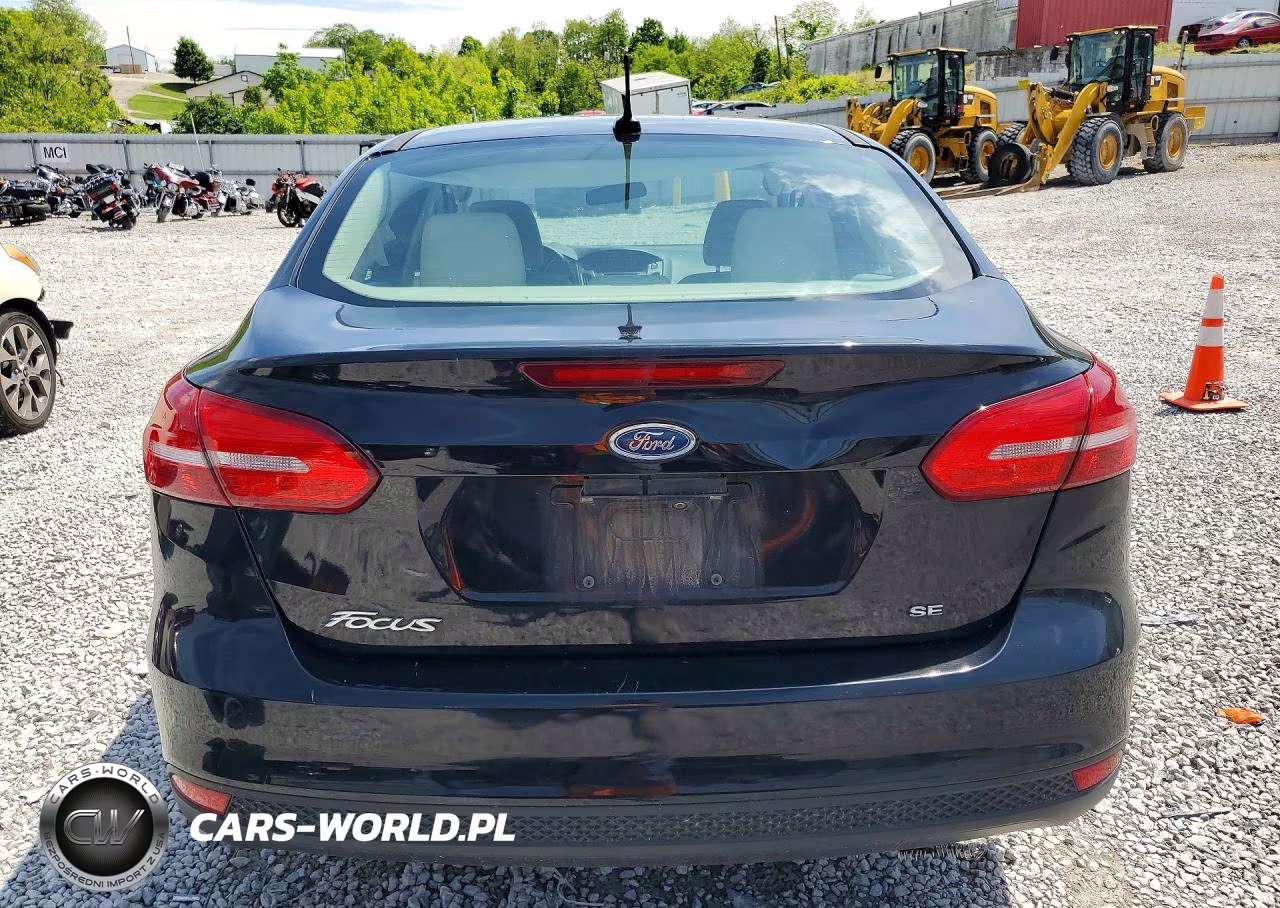 2017 Ford Focus Se VIN:1FADP3F28HL318181 - 6