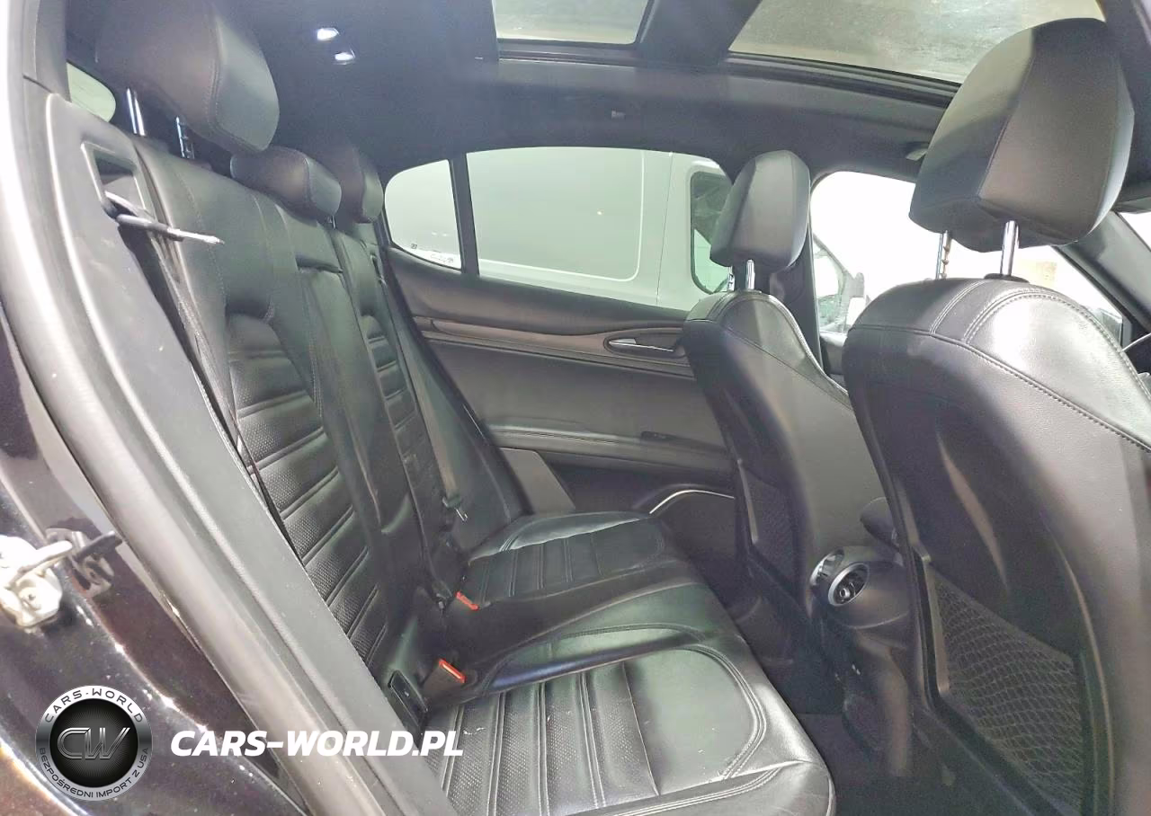 2018 Alfa Romeo Stelvio Ti Sport VIN:ZASFAKNN7J7B89642 - 11