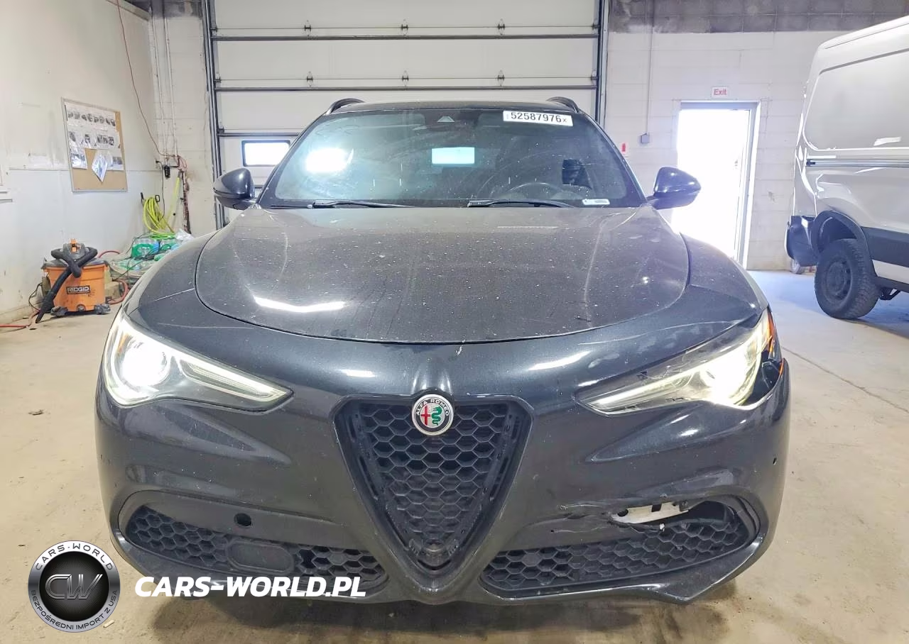 2018 Alfa Romeo Stelvio Ti Sport VIN:ZASFAKNN7J7B89642 - 5