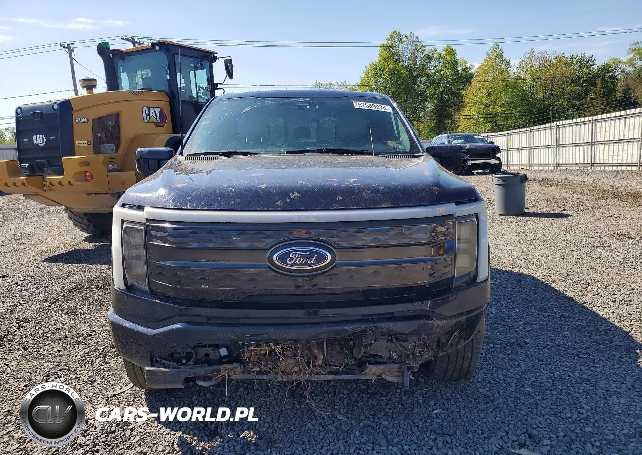 2023 Ford F150 Lightning Pro VIN:1FT6W1EVXPWG02026 - 5