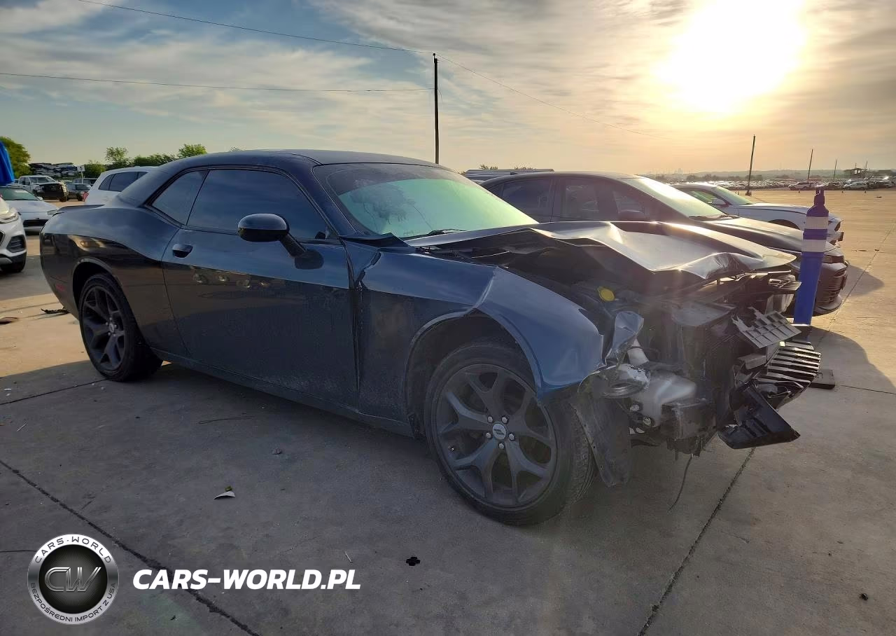 2018 Dodge Challenger Sxt VIN:2C3CDZAG5JH333863 - 4