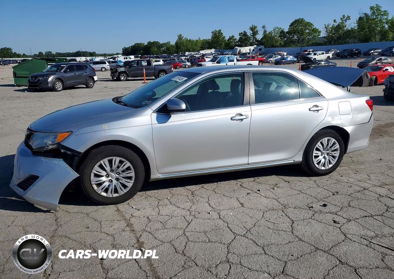 2012 Toyota Camry Le – zdjęcie 1 z 12