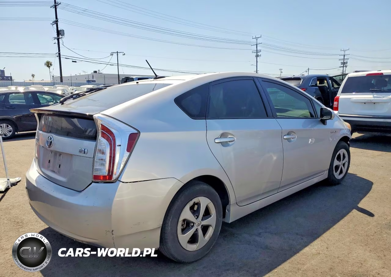 2015 Toyota Prius Three VIN:JTDKN3DU8F0424186 - 3