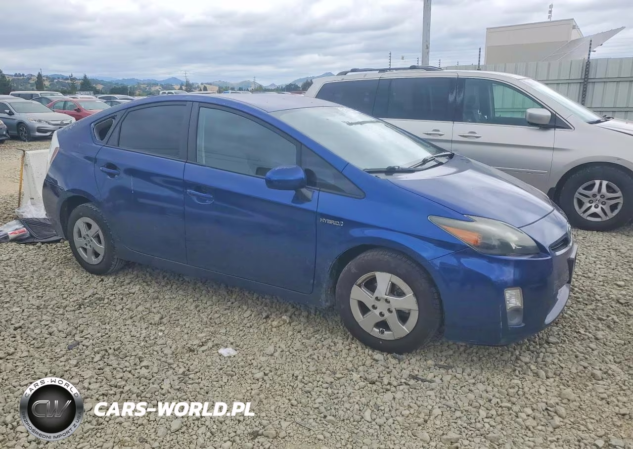 2011 Toyota Prius Three VIN:JTDKN3DU3B1330429 - 4