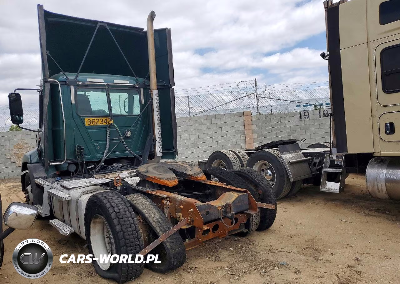 2017 Mack Cxu612 Semi Truck VIN:1M1AW01X1HM009650 - 3